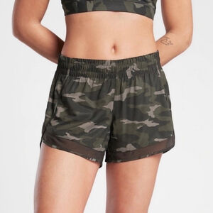 Athleta Printed Mesh Racer Run Shorts Size S Camo women’s